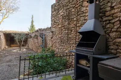 Barbacoa disponible para clientes en el apartamento