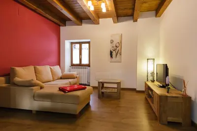 Una televisión o centro de entretenimiento en Alojamientos Rurales Apezarena