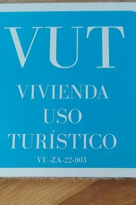 Certificado, premio, señal o documento que está expuesto en Precioso apartamento, con garaje