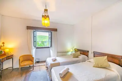 Cama o camas de una habitación en Casa Arozenia, Hogar rústico en pleno valle Ulzama