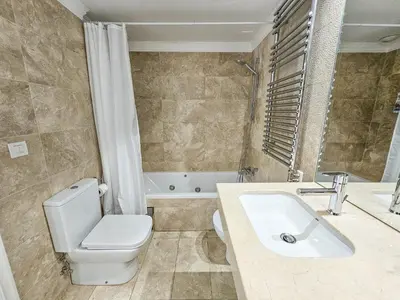 Un baño de Apartamentos Zaragoza Independencia 3000