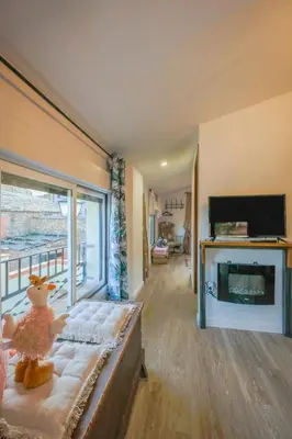 Una televisión o centro de entretenimiento en Villa de Loarre
