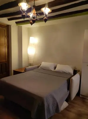 Cama o camas de una habitación en Casa Pilar situada en la capital del Somontano