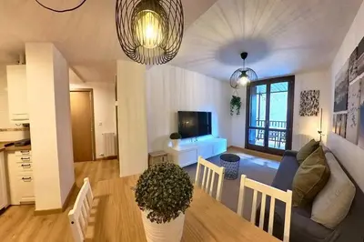 Una cocina o zona de cocina en Mimosa 5 con terraza - tucasaenlospirineos