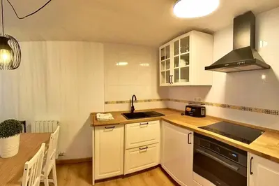 Una cocina o zona de cocina en Mimosa 5 con terraza - tucasaenlospirineos