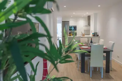 Una cocina o zona de cocina en Clínica Universitaria y Hospitales by Clabao