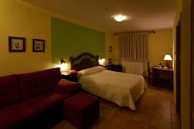 Cama o camas de una habitación en Complejo Turístico Bielsa Hotel y camping
