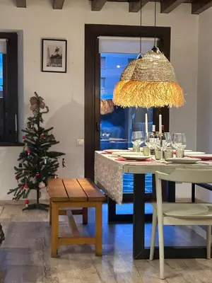 Plano de Chalet con encanto Jardín y Parking Privado