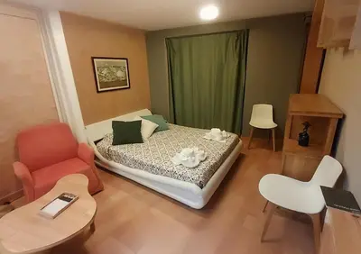 Cama o camas de una habitación en Estudio de diseño con parking en el centro