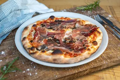 Comida en o cerca de este camping