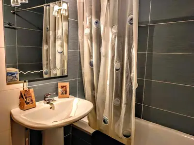 Un baño de La Casa de Ra - tucasaenlospirineos