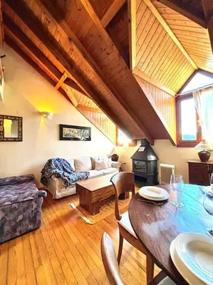 Zona de estar de Dúplex de muntanya amb vistes by RURAL D'ÀNEU