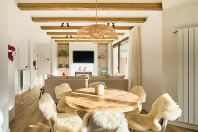 Una televisión o centro de entretenimiento en LUX Mountain con vistas y jacuzzi - Arafita Apartamentos