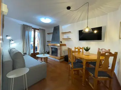 Una televisión o centro de entretenimiento en Callau Jaca