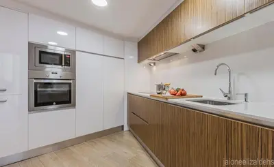 Una cocina o zona de cocina en Center Pamplona Apartment UAT00537