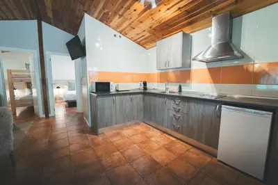 Una cocina o zona de cocina en HolaCamp Aran Aventura