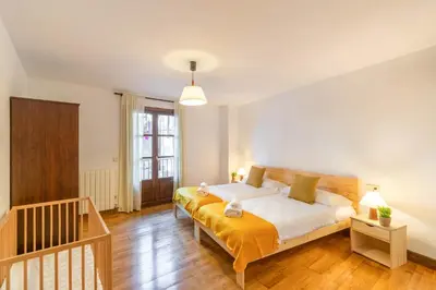 Cama o camas de una habitación en Espaciosa casa rural en pleno corazón del Baztán
