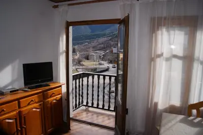 Una televisión o centro de entretenimiento en Apartaments Pont Romànic