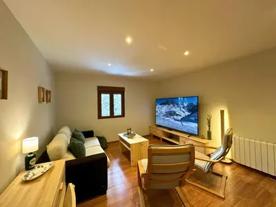 Una televisión o centro de entretenimiento en Apartamento Anayet: Formigal Centro