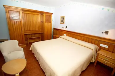 Cama o camas de una habitación en EVA & TRAVEL - Hotel LA BOTIGA