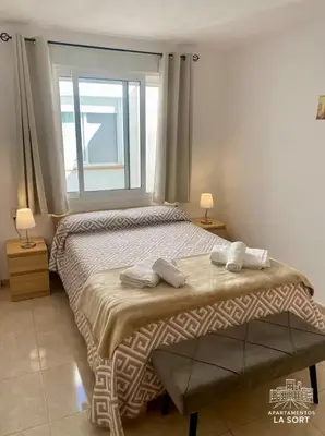 Cama o camas de una habitación en Ático La Sort con vistas al castillo