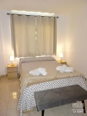Cama o camas de una habitación en Ático La Sort con vistas al castillo