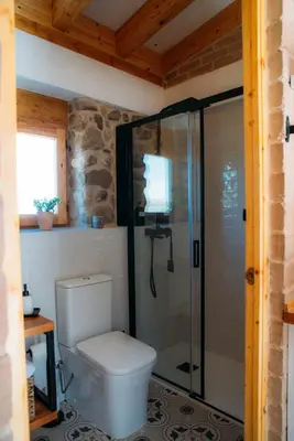 Un baño de Bodega Ecológica - Rioja Suites