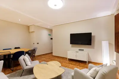 Una televisión o centro de entretenimiento en Blanca de Navarra by Clabao