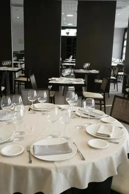 Un restaurante o sitio para comer en Hotel Europa