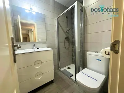 Un baño de Dos Torres Míriel - Vive el Encanto de Zaragoza con Estilo