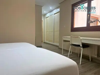 Cama o camas de una habitación en Dos Torres Míriel - Vive el Encanto de Zaragoza con Estilo