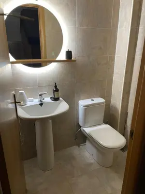 Un baño de Duplex con jardín en Pamplona