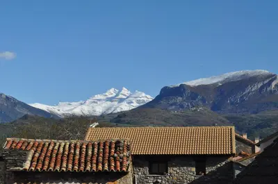 Vista general de una montaña o vista desde la casa o chalet