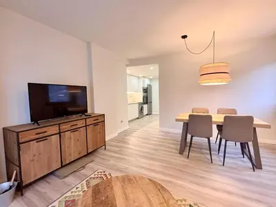 Una televisión o centro de entretenimiento en BPirineos-Colladeta