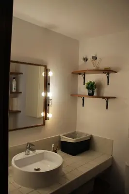 Un baño de Villa Rosa Canfranc, tu refugio en el corazón del Pirineo Aragonés