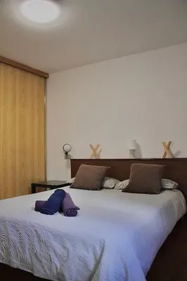 Cama o camas de una habitación en Villa Rosa Canfranc, tu refugio en el corazón del Pirineo Aragonés