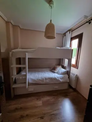 Cama o camas de una habitación en Chalet 4d en Panticosa en urbanización con piscina y padel