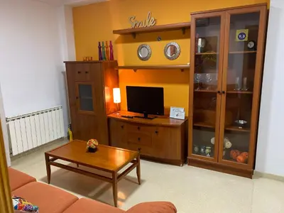 Una televisión o centro de entretenimiento en Apartamentos Alcañiz, Blanca