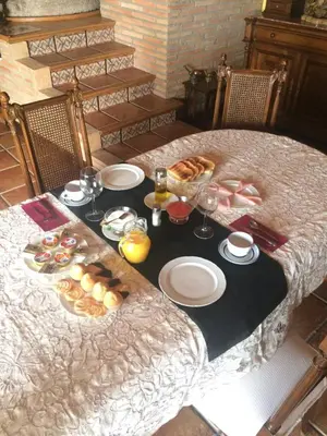 Comida en o cerca of this country house