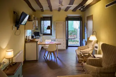 Una televisión o centro de entretenimiento en Loft El Roure, El Vilosell