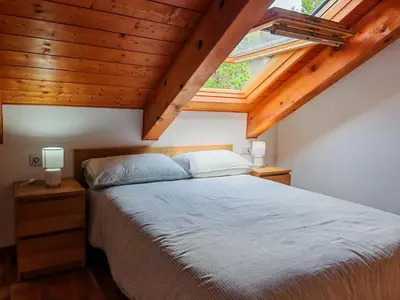 Cama o camas de una habitación en Chimenea y cocina moderna, encanto rústico con confort - Aüt 3