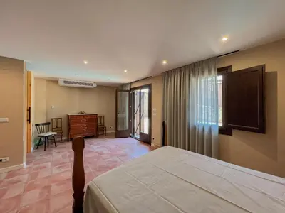 Cama o camas de una habitación en Cal Gabarró - Casa para 12 con piscina, WiFi, AC y BBQ