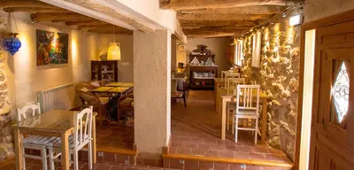 Un restaurante o sitio para comer en Torre Alta de Ram