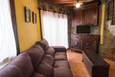 Una televisión o centro de entretenimiento en Casa Mossèn Batista