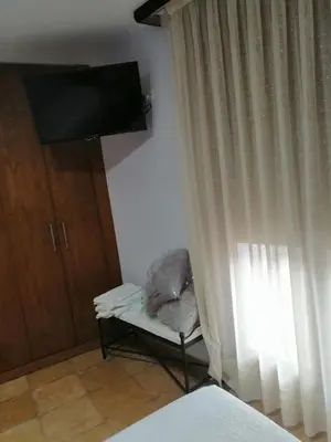 Una televisión o centro de entretenimiento en Hostal Bar Restaurante Villa Cerollera