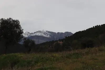 Vista general de una montaña o vista desde la casa o chalet