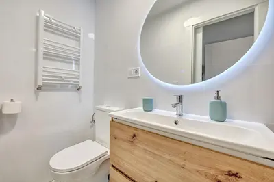 Un baño de Dúplex Estella Centro by Clabao