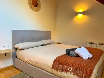 Cama o camas de una habitación en Àtic lluminós i familiar by RURAL D'ÀNEU