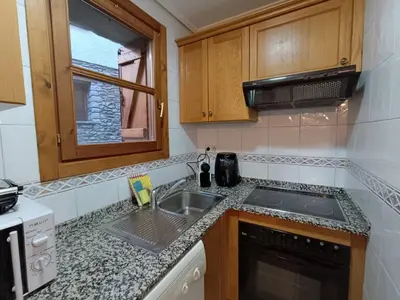 Una cocina o zona de cocina en Apartamento Oreja de Oso Benasque Inmocyma