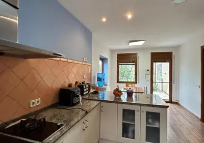 Una cocina o zona de cocina en CAL SERÈ, casa grande con jardín en entorno natural